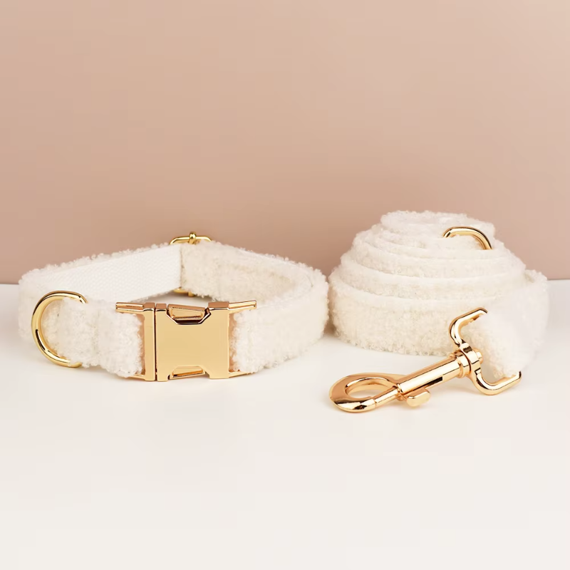 Conjunto de coleira de malha feita à mão para casamento de cachorro