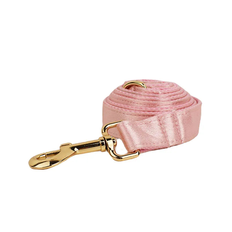 Conjunto de laço, coleira, guia e peitoral de seda Pinkie Luxe para cães - personalizado
