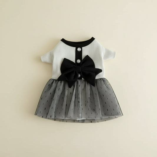 Dress your pup in luxury with the Eleg2 dress diaplY ant Bow Lace Dog Dress. Soft lace, a stunning bow, and a comfortable fit make this dress perfect for any stylish occasion.