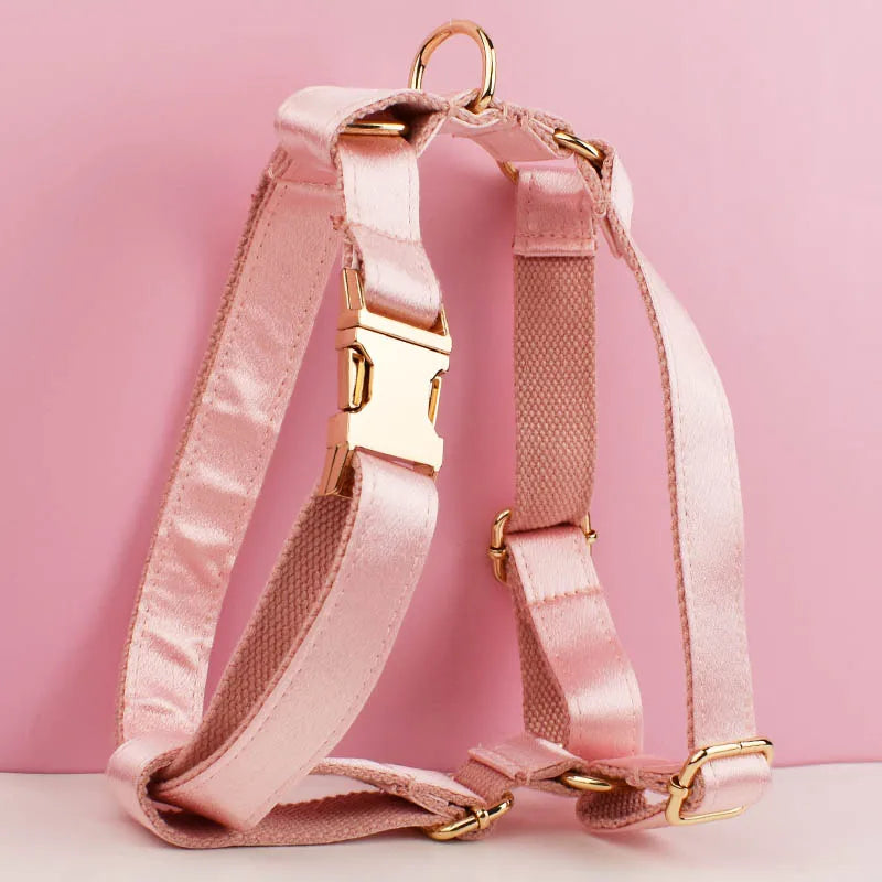 Conjunto de laço, coleira, guia e peitoral de seda Pinkie Luxe para cães - personalizado