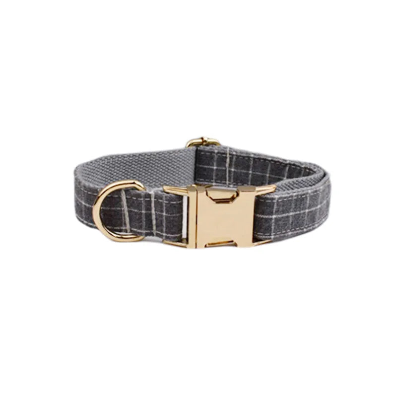 Conjunto de coleira, guia, peitoral, suporte para saco de cocô e laço para cachorro personalizado em cinza - Edição Designer