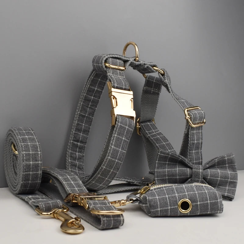 Conjunto de coleira, guia, peitoral, suporte para saco de cocô e laço para cachorro personalizado em cinza - Edição Designer