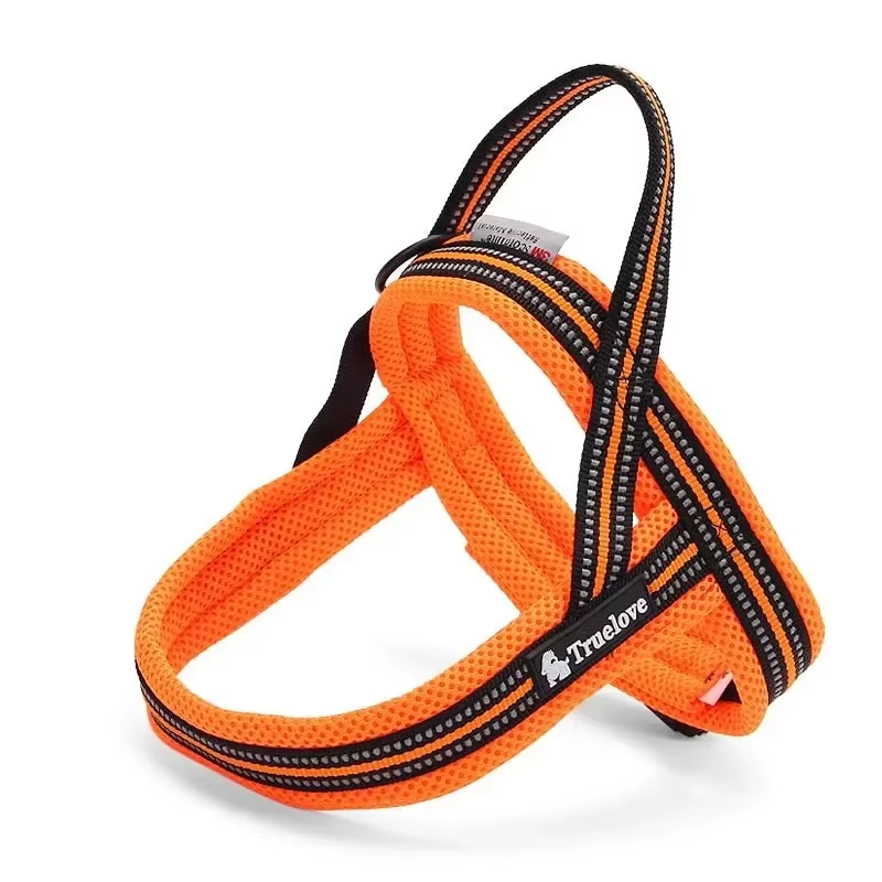 The Fur Pal x TrueLove: Peitoral acolchoado de malha macia para cães