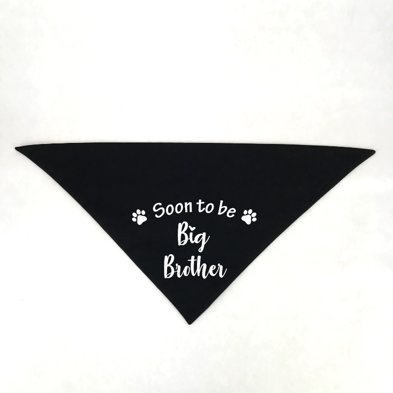 Anúncio de gravidez com bandana preta para o futuro Big Brother