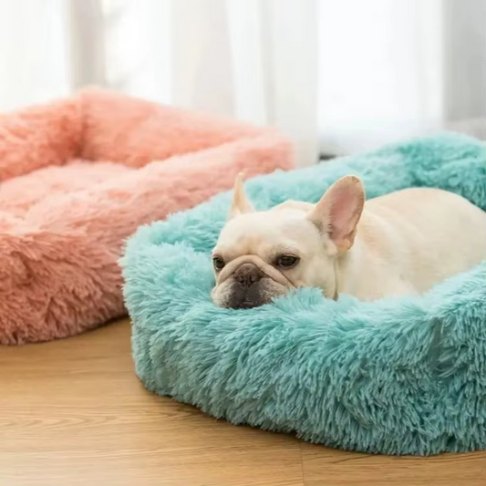 Cama rectangular de felpa para perros: comodidad acogedora para todas las razas 