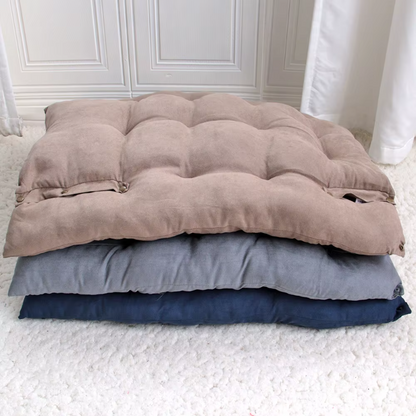 Discover the SnuggleFlex™ 3-in-1 Convertible Dog Bed – a stylish, multifunctional haven offering nest, sofa, and mattress configurations in grey, blue, or brown. Perfect comfort for your furry friend! begige variante and 3 laying stacked