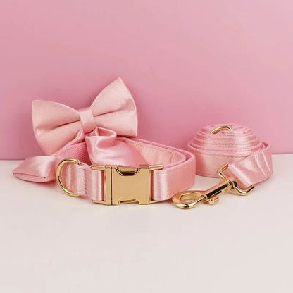 Conjunto de laço, coleira, guia e peitoral de seda Pinkie Luxe para cães - personalizado